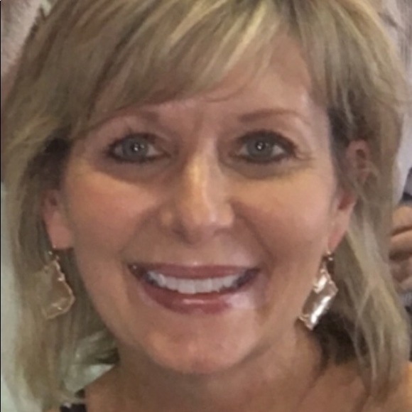 Meet your Posher, Julie - Picture 1 of 2